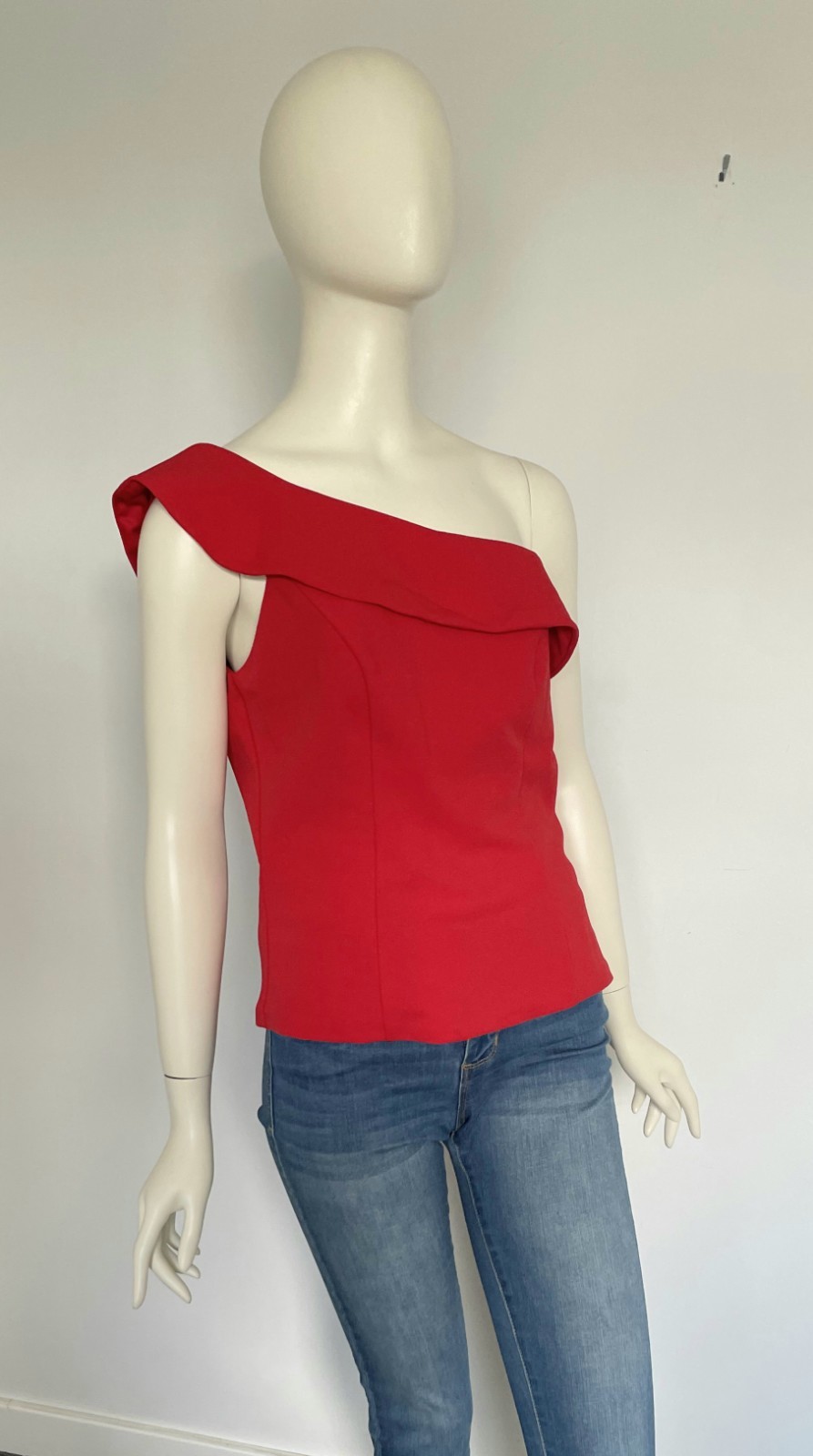 Review Structured Top BNWT Womens 12 Cherry Red One Shoulder Glamour RRP $99 image 4