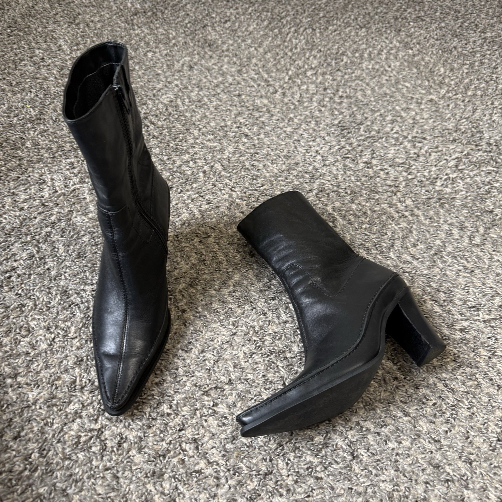 VTG Diba Boots Black Leather Heel Ankle Size 9.5 M Pointed Toe Zip Classic