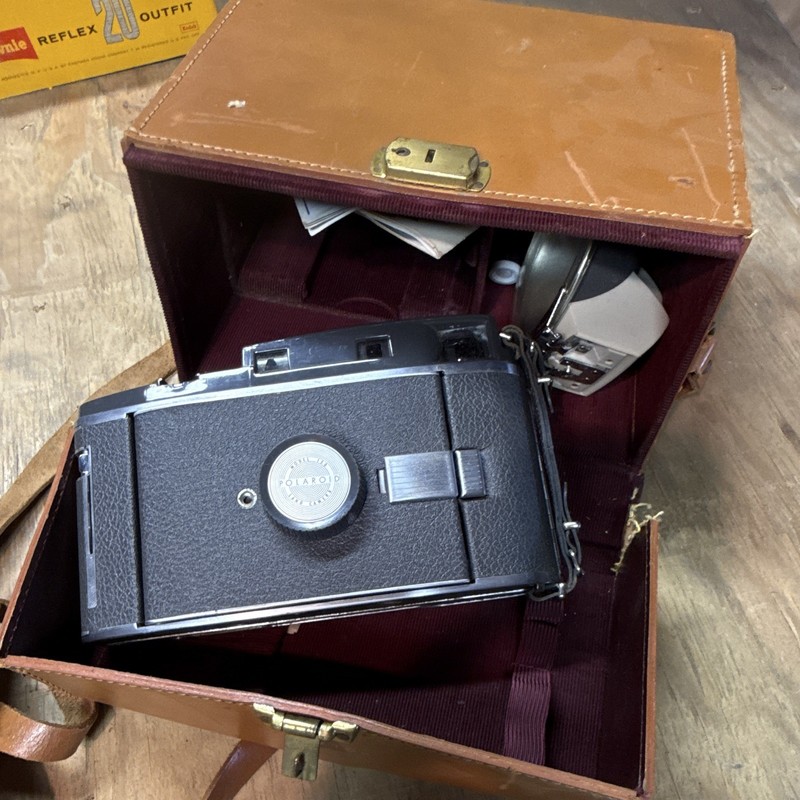 Polaroid Model 150 Land Instant Camera Black Folding w/ Case