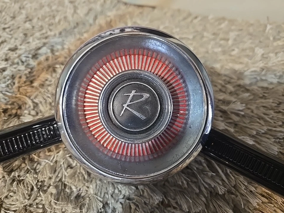 Volante AMC RAMBLER EMBAJADOR CLÁSICO 1963-1965 2 radios con tapa de bocina OEM Foto 3 de 4