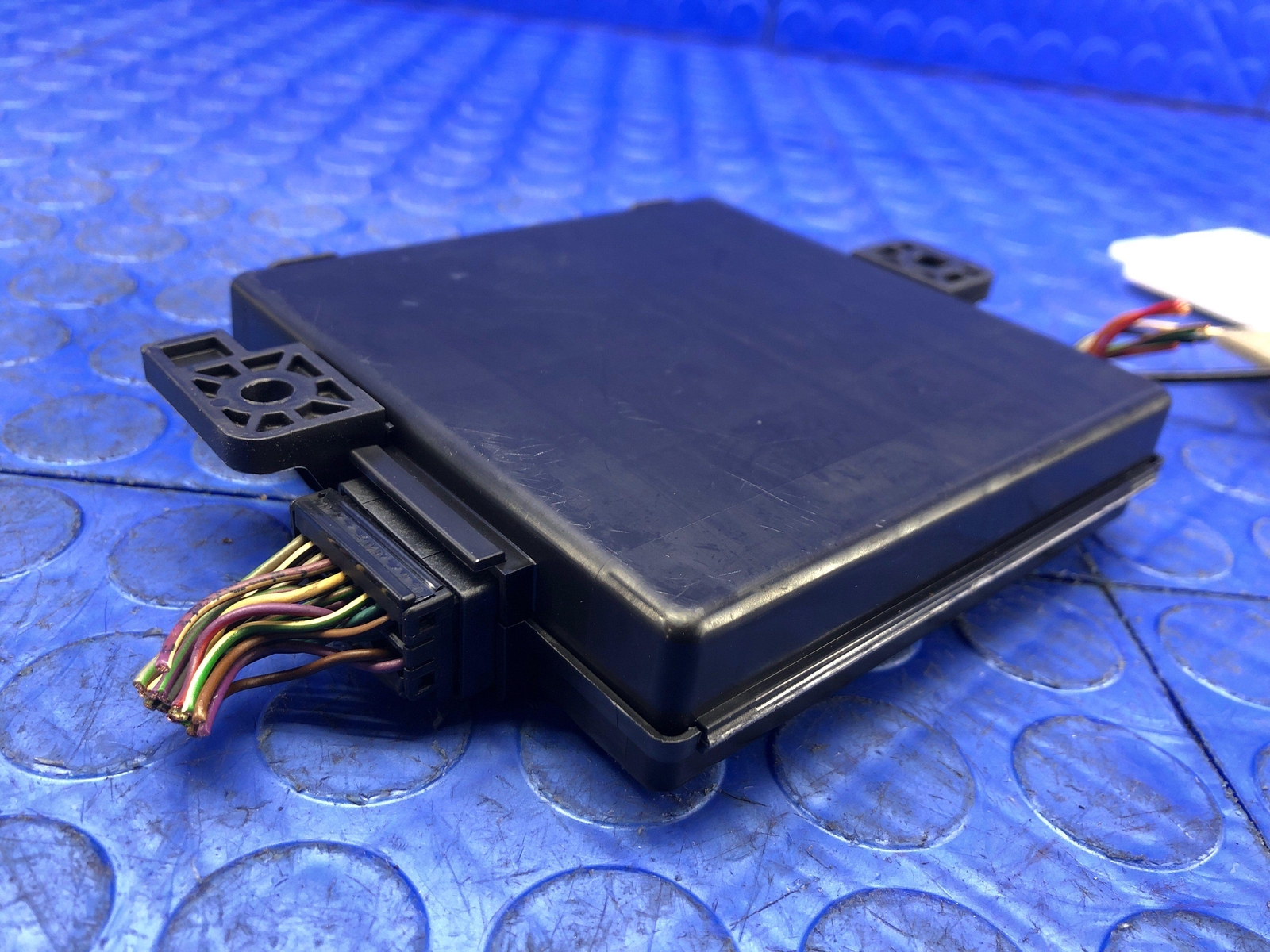 2017-2022 MASERATI LEVANTE OEM PASSIVE ENTRY RF HUB CONTROL MODULE 670102550