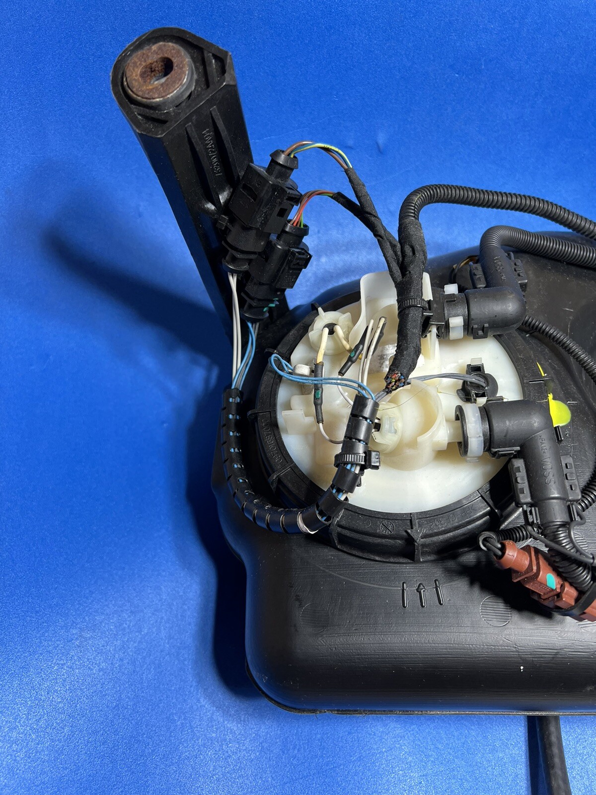 20082009 AUDI Q7 3.0L Diesel Exhaust Fluid TANK / DEF Reservoir