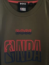 HUGO BOSS x NBA MEN’s/UNISEX CREW NECK M OLIVE GREEN T-SHIRT NEW w LANYARD + TAG