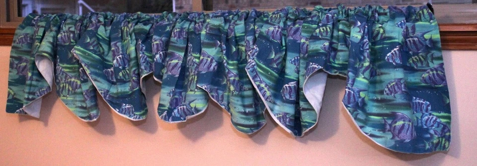 "Cenefa festoneada patrón de pez azul turquesa púrpura - 184"" de ancho x 18" de ancho" Foto 4 de 4