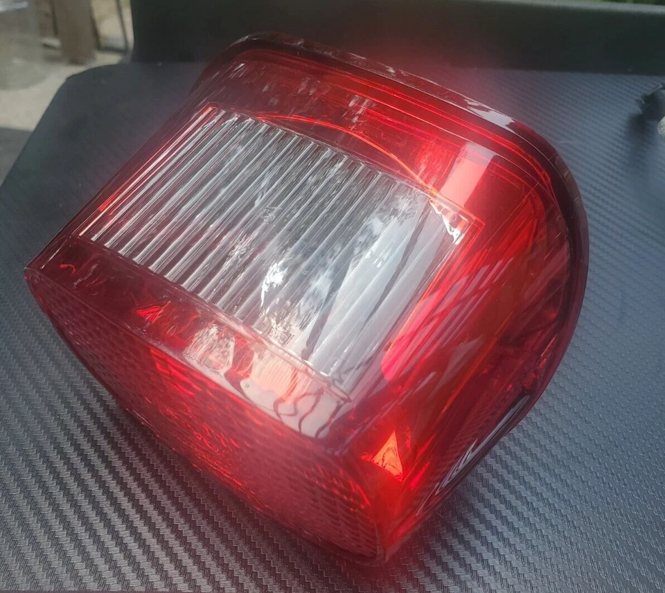 Harley Davidson OEM Red Tail Light SAE 3157K ECE P27 7W(K) !EXCELLENT CONDITION! - Image 3 of 4