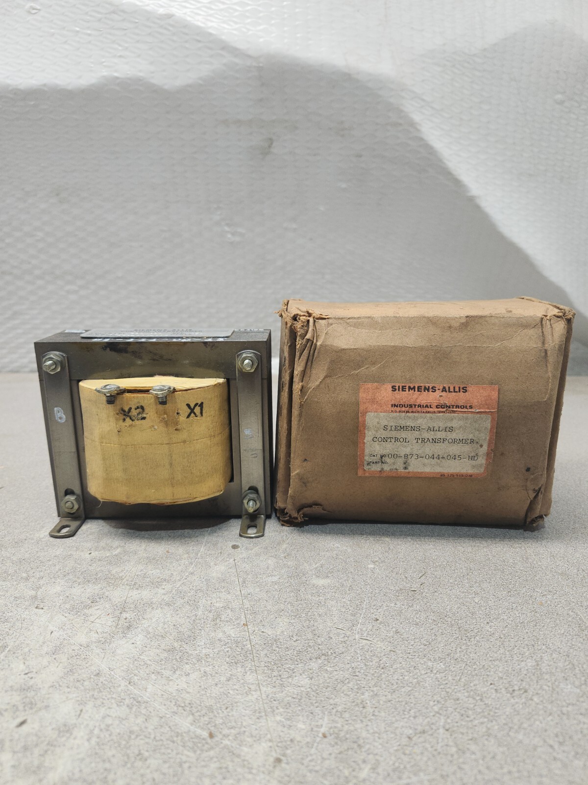 NEW IN BOX SIEMENS-ALLIS CONTROL TRANSFORMER 873-044-045-HD