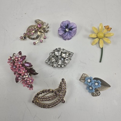 Vtg Brooch Jewelry Lot Mostly Floral. Rhinestone Enamel Pink Blue Yellow Purple