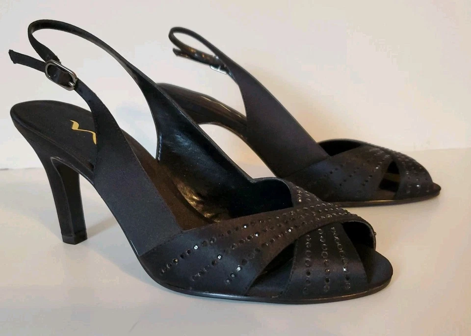 Nina Negro Tela Satinada Para Mujer Hebilla Punta abierta Tacones de 3 1/2" Talla 6M Foto 4 de 4