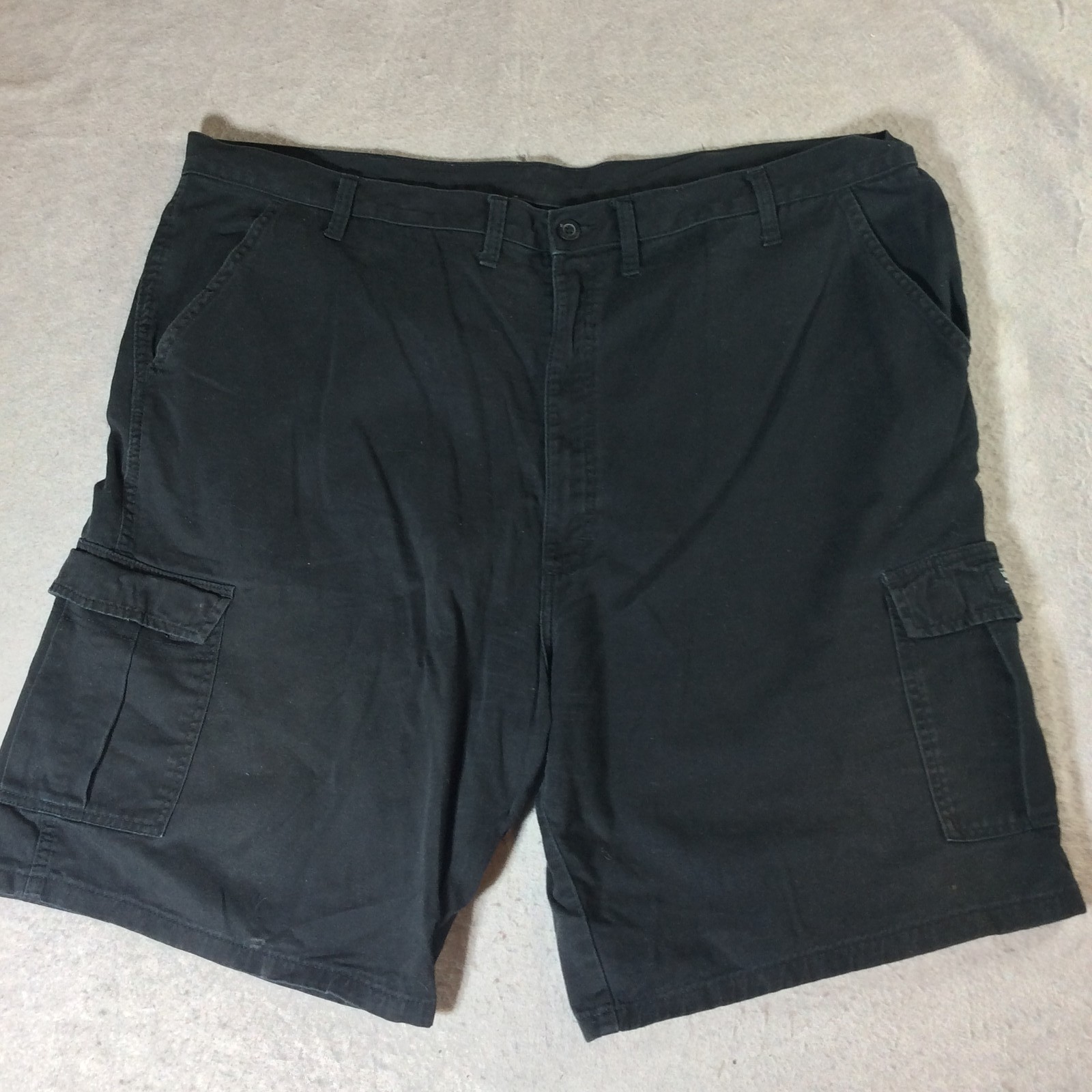 Wrangler Cargo Shorts Men's Sz 46 Black 10 in Inseam Pockets Workwear Casual EUC