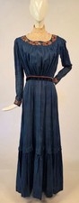 EDWARDIAN SILK DRESS W HIGH LACE COLLAR  FLORAL APPLIQUE DETAIL