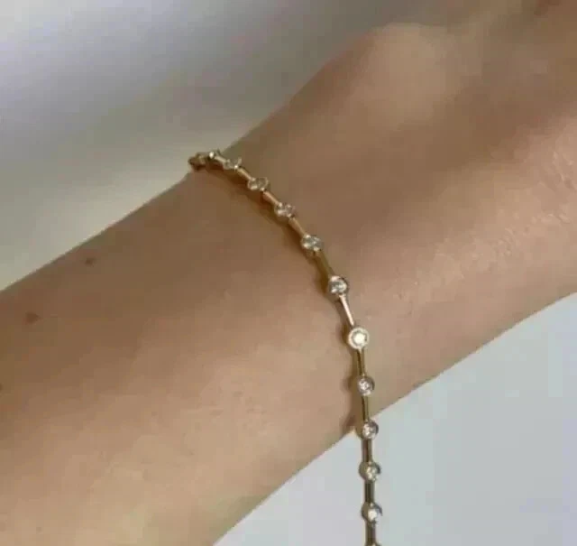 Impresionante brazalete de tenis enchapado en oro amarillo de 14 k con diamantes simulados de corte redondo de 5 quilates Foto 2 de 4