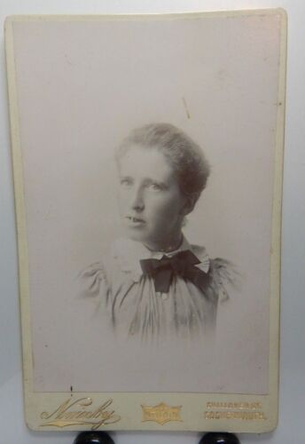 Victorian Cabinet Photo Man Woman Blouse by Nainby  Challoner St Cockermouth  - Afbeelding 1 van 3