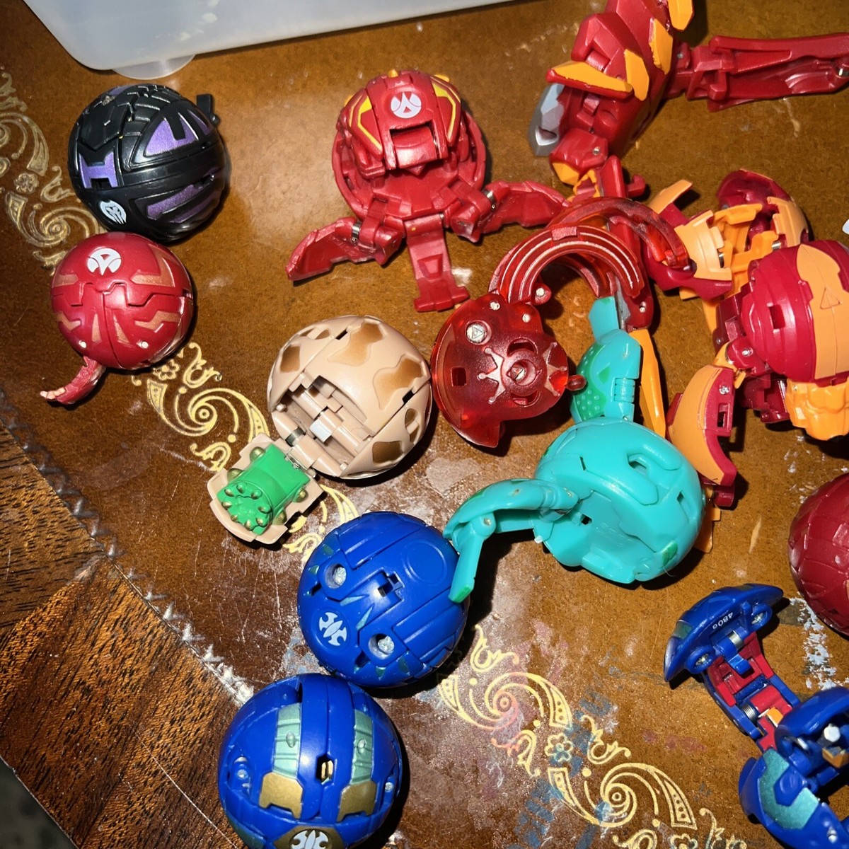 BAKUGAN バトルブローラー 13体セット Amazon.co.jp: 爆丸 バトルブローラーズ スターターセット 変身