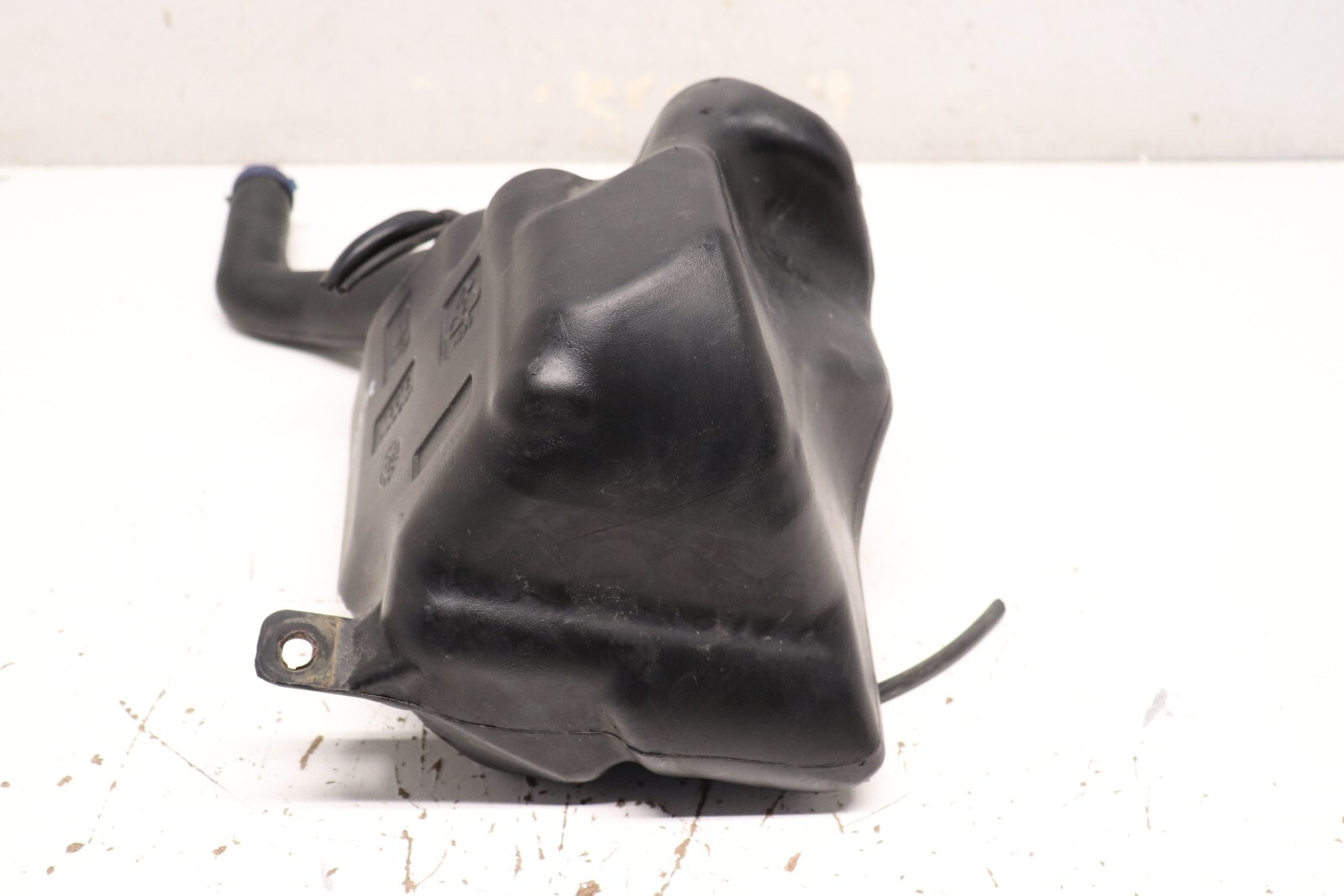 F20980 2004-2008 Maserati Quattroporte M139 Windshield Washer Reservoir Tank OEM
