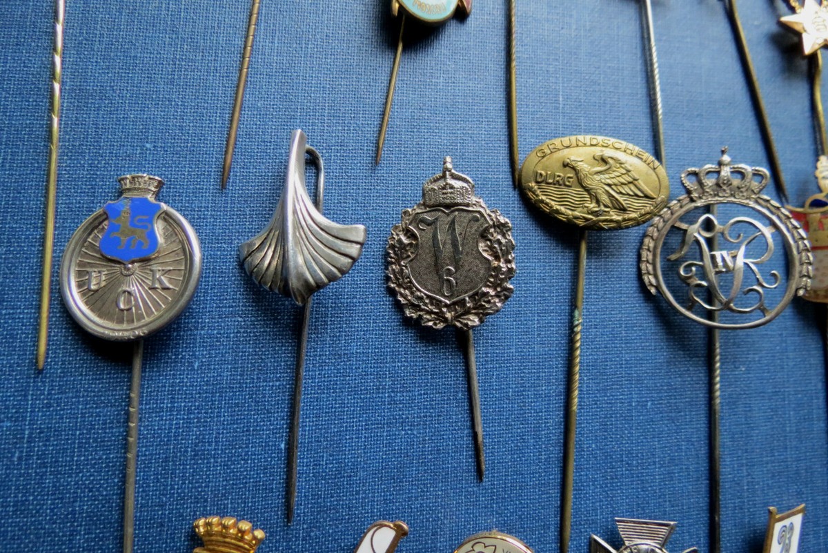 26 ANTIQUE STICK & LAPEL PINS - Military British German 26 ANTIQUE STICK & LAPEL PINS - Military British German