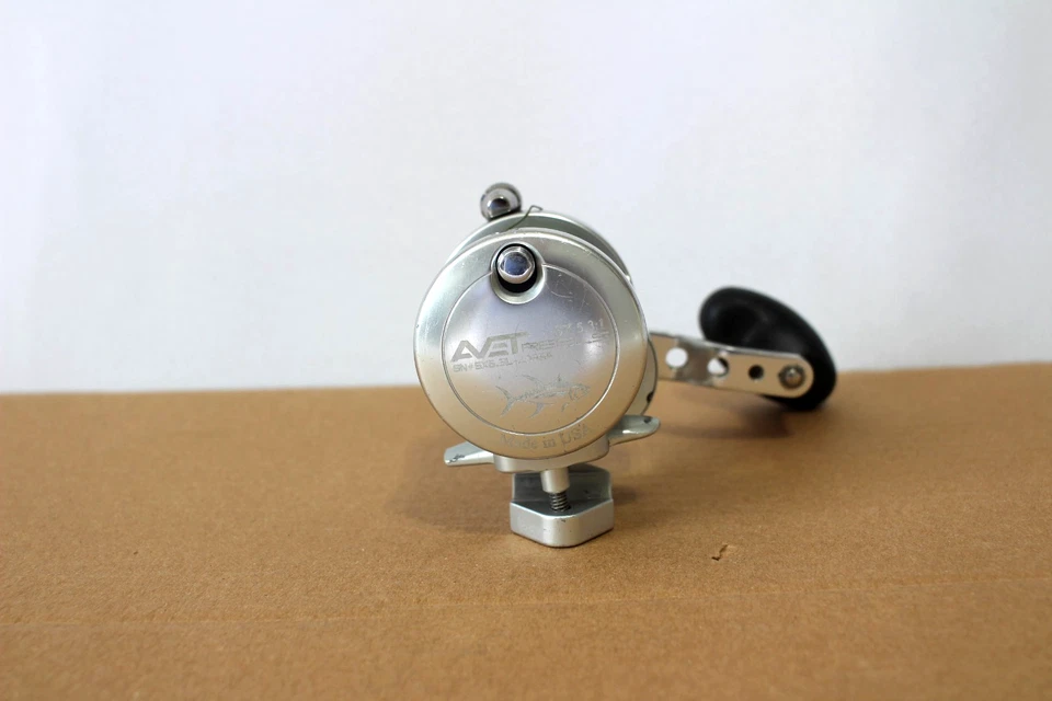 Carrete de pesca plateado convencional Avet SX 5.3:1 arrastre de palanca/hecho en EE. UU. BUEN ESTADO Foto 3 de 4