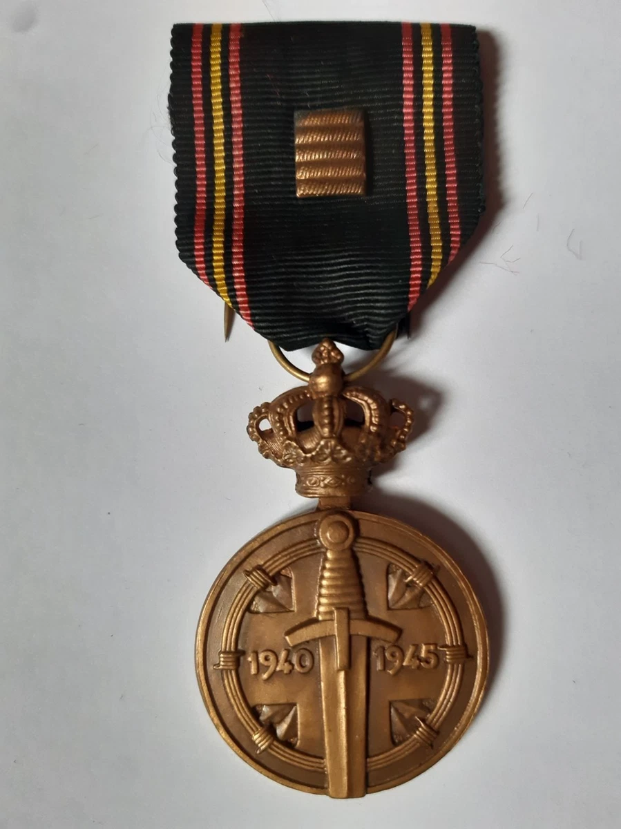 Médaille Belgique 2ème Classe Dans Son Coffret – Décoration Militaire Ancienne