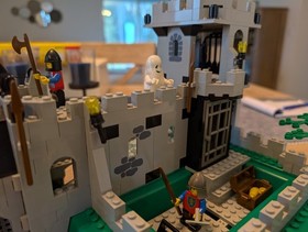 LEGO Castle: King's Mountain Fortress (6081) 99% Complete with/ Box And Manual