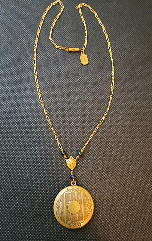 Fabulous Pididdly Links Etched Antique Locket Necklace Black Glass Beads 19.5"