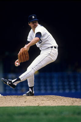 Detroit Tigers Jack Morris in action pitching vs Minnesota Twins a- Old Photo
