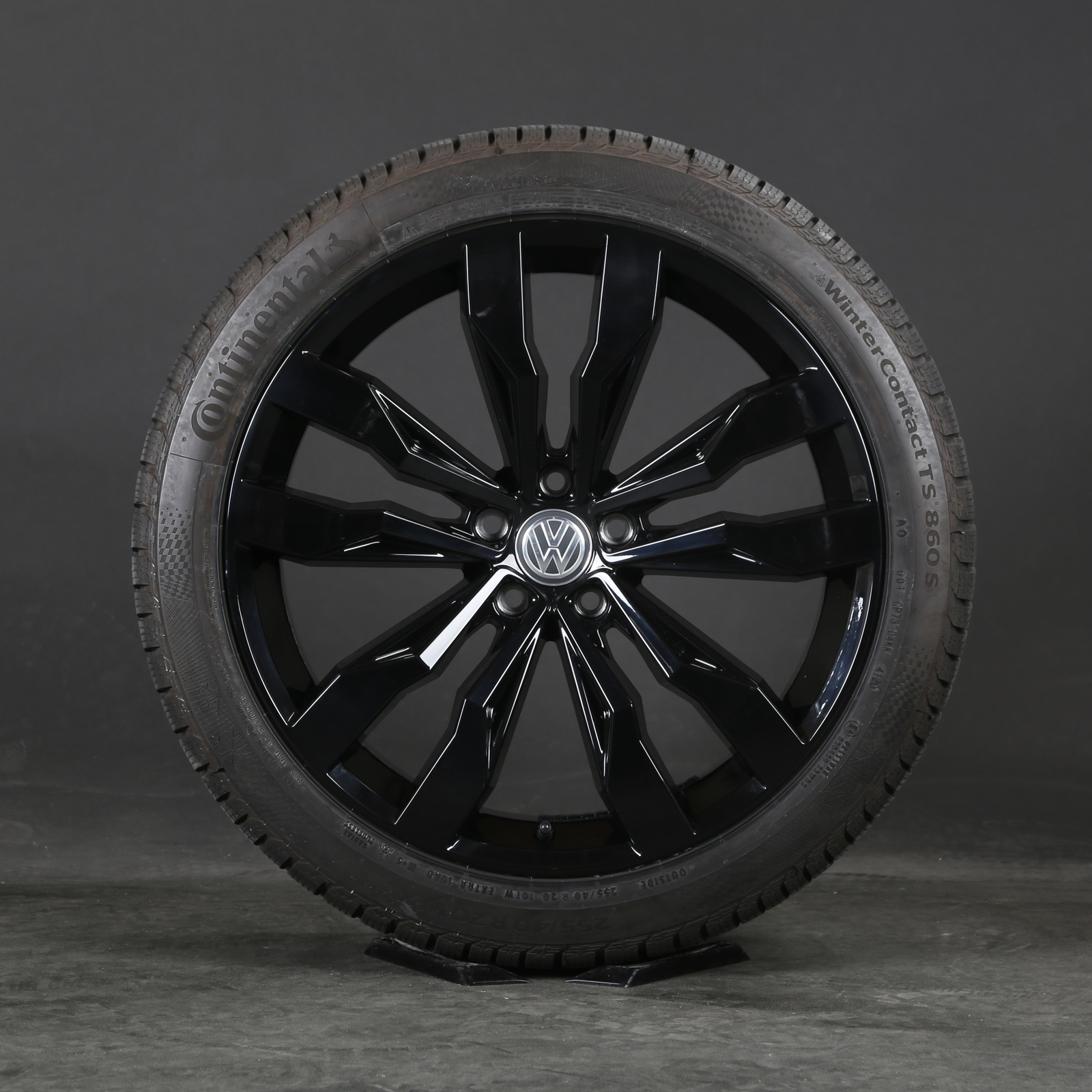 20 Inch Winter Tyres VW Tiguan II AD1 Original Suzuka Black Style