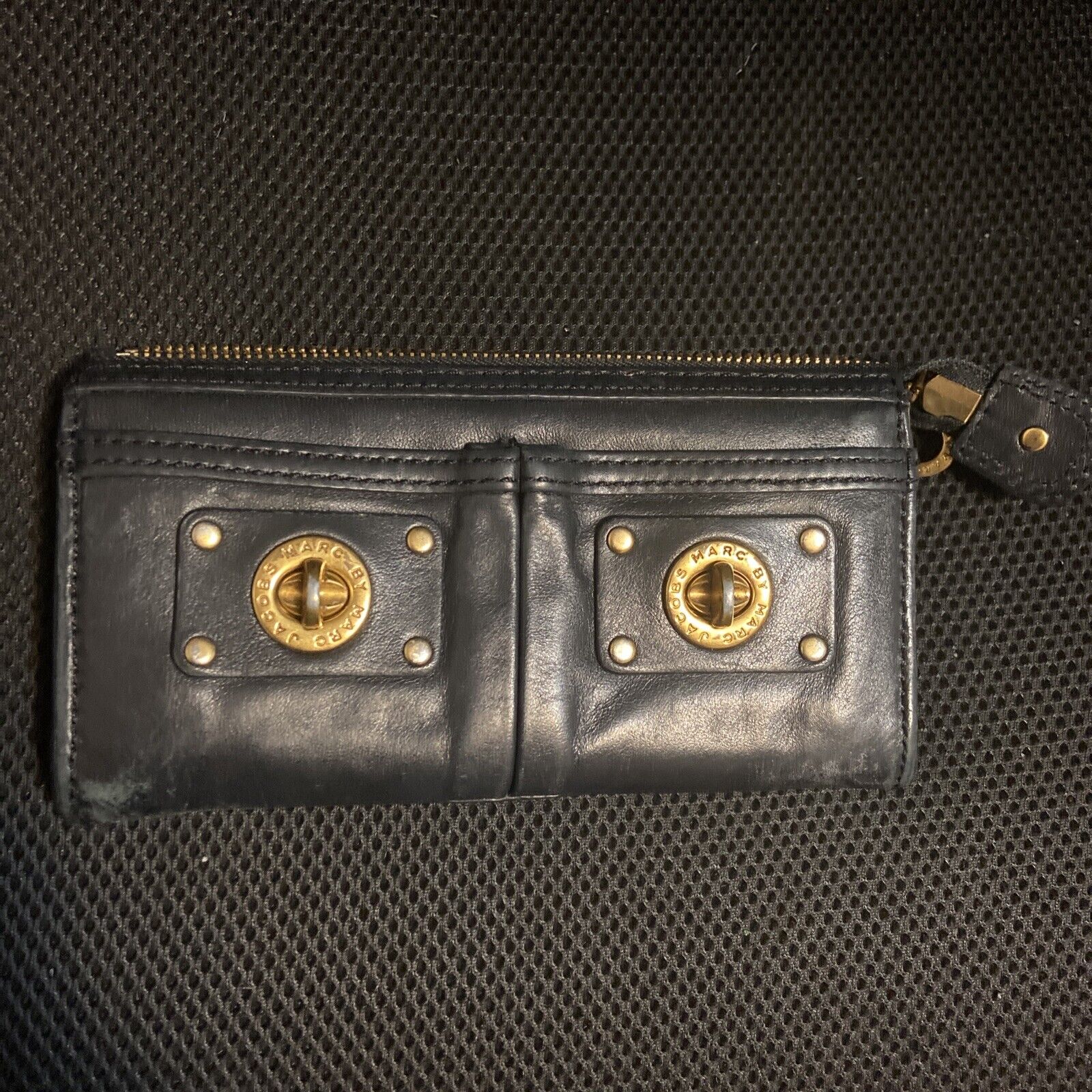 Marc by Jacobs Turn Lock Clutch ~ キャンペーンもお見逃しなく 2021人気新作 Wallet Leather Gold Hardware Black