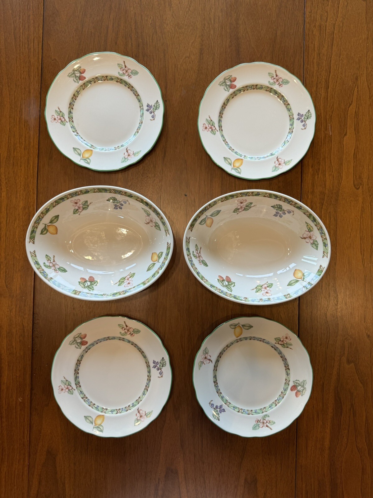 Johnson Brothers ARCADIA Set of 2 Salad/Bread Plates & 2 Serving Bowls