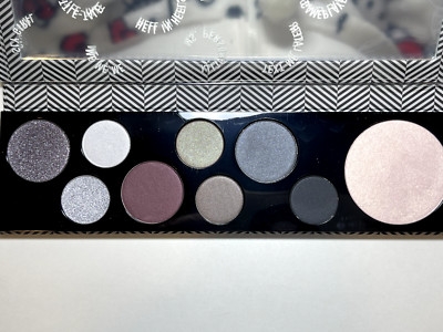 MAC Cosmetics Basic Bitch 8 Gray Neutral Eyeshadow Palette + 1 Highlighter New