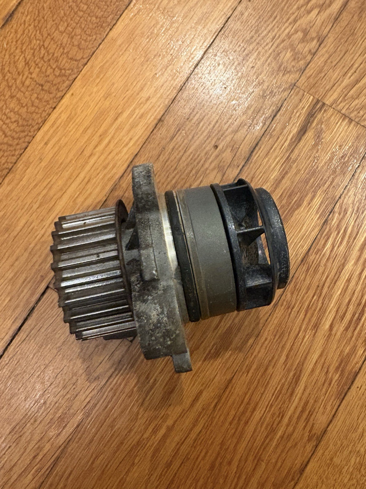 Water Coolant Pump For 05-08 Audi A4  2.0 06A121031C