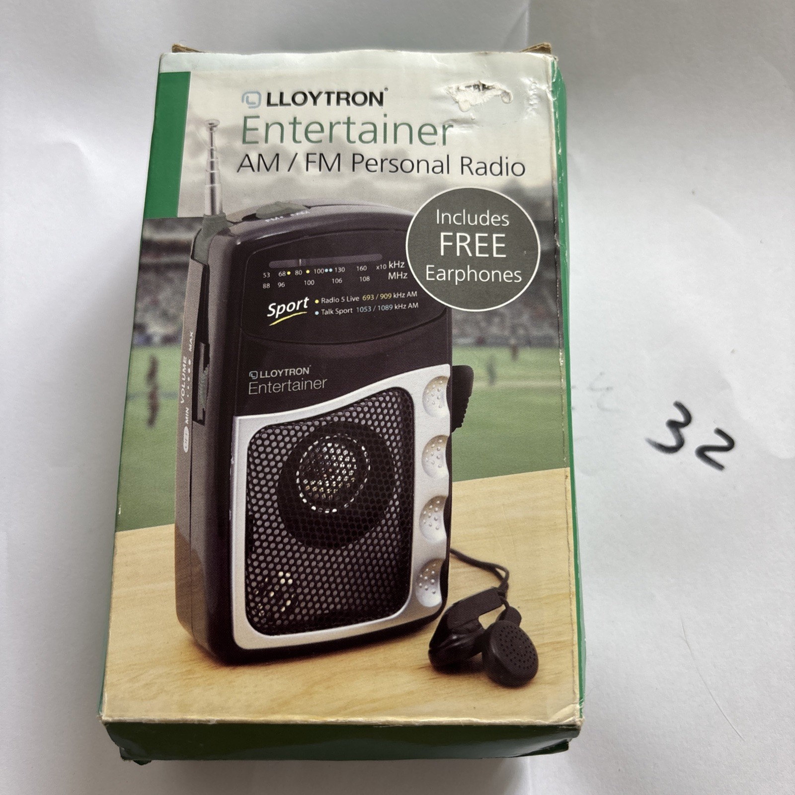 Lloytron Entertainer N2201BK AM/FM Portable Battery Pocket Radio +FREE Earphones
