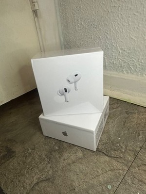 Apple AirPods Pro 2nd Generation with MagSafe Wireless Charging Case (USB C)...