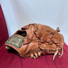 High gold pitcher's glove