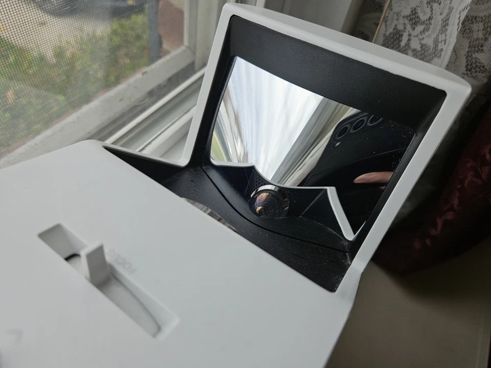 LG HF85LA - BUNDLE Chromecast TV - 1500 Lumen Ultra Short Throw - Image 3 of 4