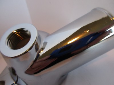 Carcasa De Termostato Cromada Para SBC Y BBC Chevy Con Puerto Para Temp, Modelo 9468 – Acabado Brillante