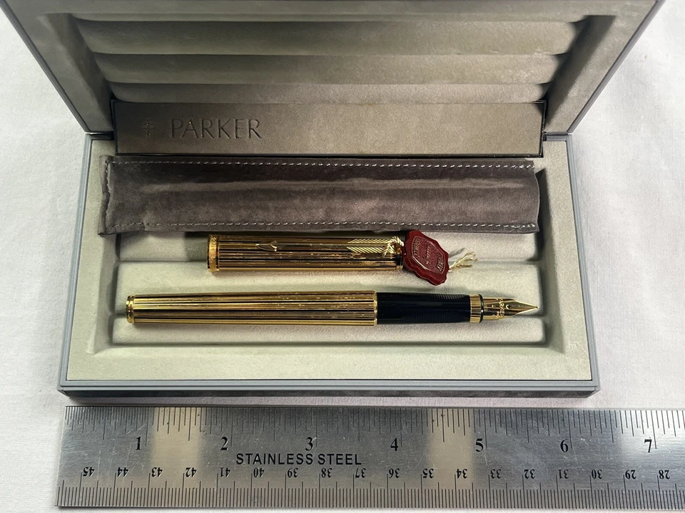 Caneta-tinteiro Parker Premier Atenas folheada a ouro e laca preta F Pt nova na caixa - Imagem 2 de 4