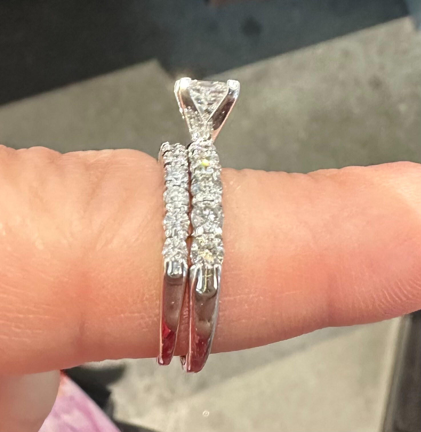 Beautiful, clear, hardly worn princess cut diamond engagment ring and band 