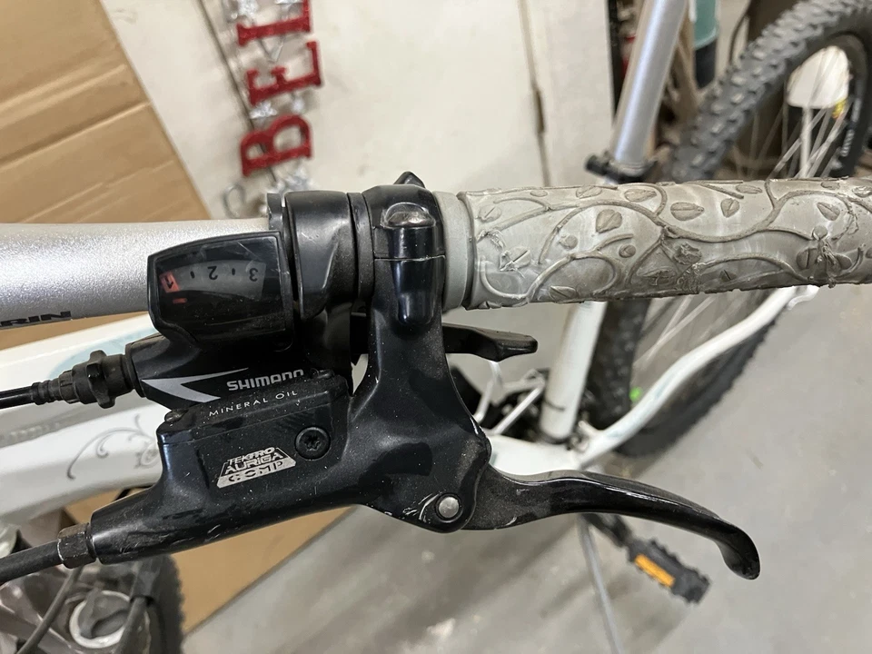 Bicicleta de montaña Marin Bear Valley, necesita neumáticos Foto 3 de 4