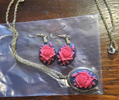 3 Pc Gold Plated Black&Red  Rose Pierced Earrings And Locket Set New