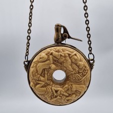 Pulverflasche „Risqué Ladies“ Reproduktion im antiken Stil – Messing & Kunstharz