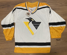 VINTAGE 1990s PITTSBURGH PENGUINS CCM MEN'S SMALL WHITE NHL HOCKEY JERSEY NEW