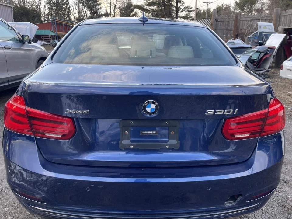 BMW 330i 2017 cubierta tapa azul Foto 2 de 4