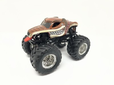  Monster Mutt  Monster Jam Hot Wheels 1:64 Scale DieCast 2010 Freestyle Champion