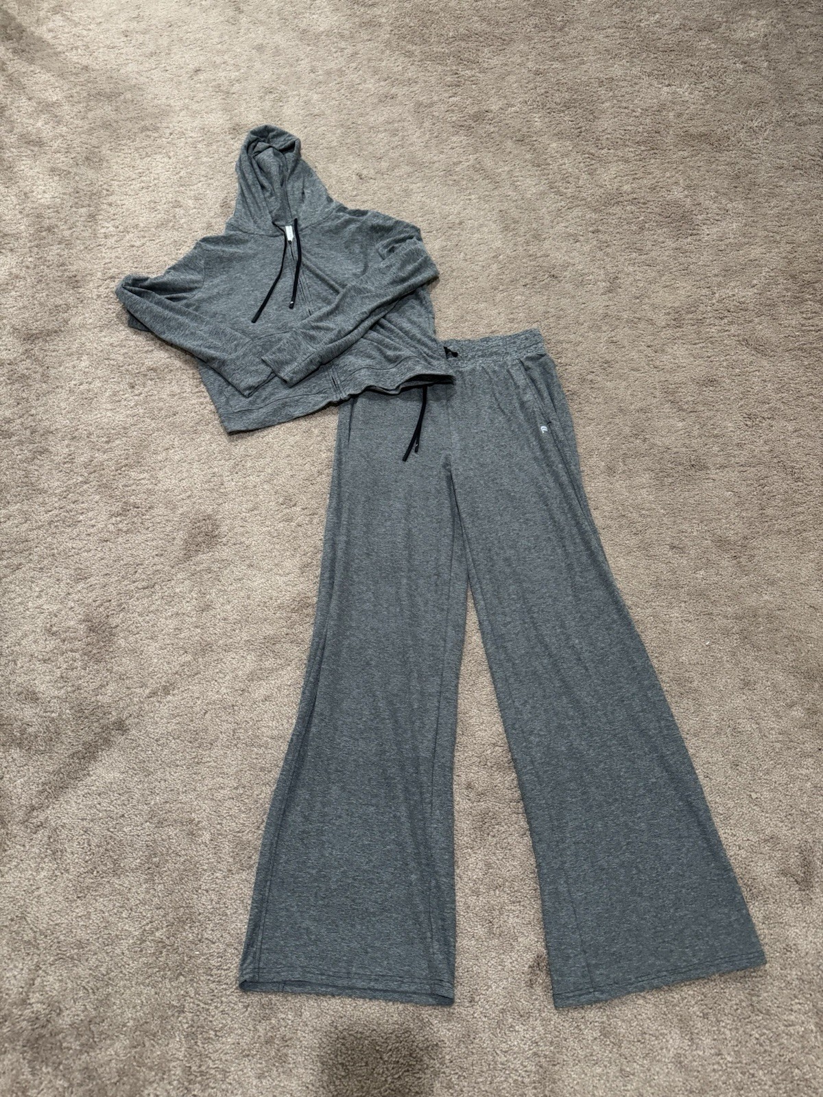 FABLETICS CLOUD JERSEY SET - image 1