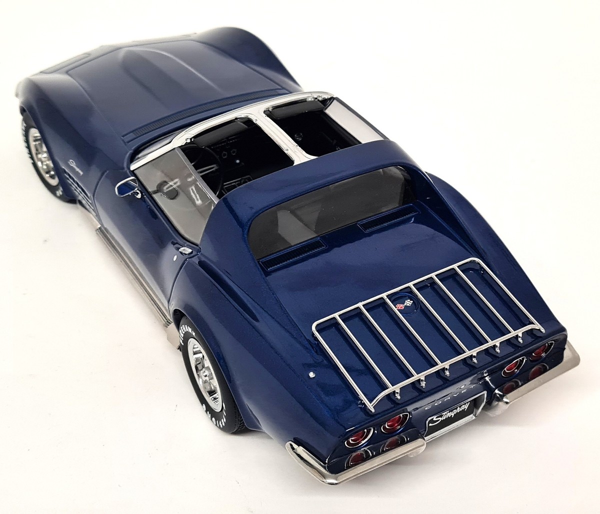 1/18ミニカー　CHEVROLET CORVETTE C3 1/18 Norev 1969 Chevrolet Corvette C3 (Silver Metallic