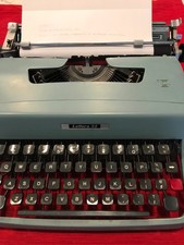 Olivetti Lettera 32 Typewriter w Case  thumbnail
