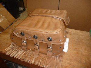 Indian 2014-24 Chief n more OEM Desert Tan leather saddlebags w lever latches