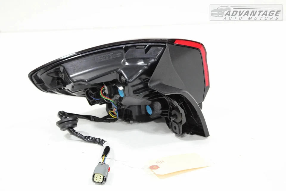 Buick Encore GX 2020-2024 luz trasera exterior luz de freno de parada OEM Foto 4 de 4