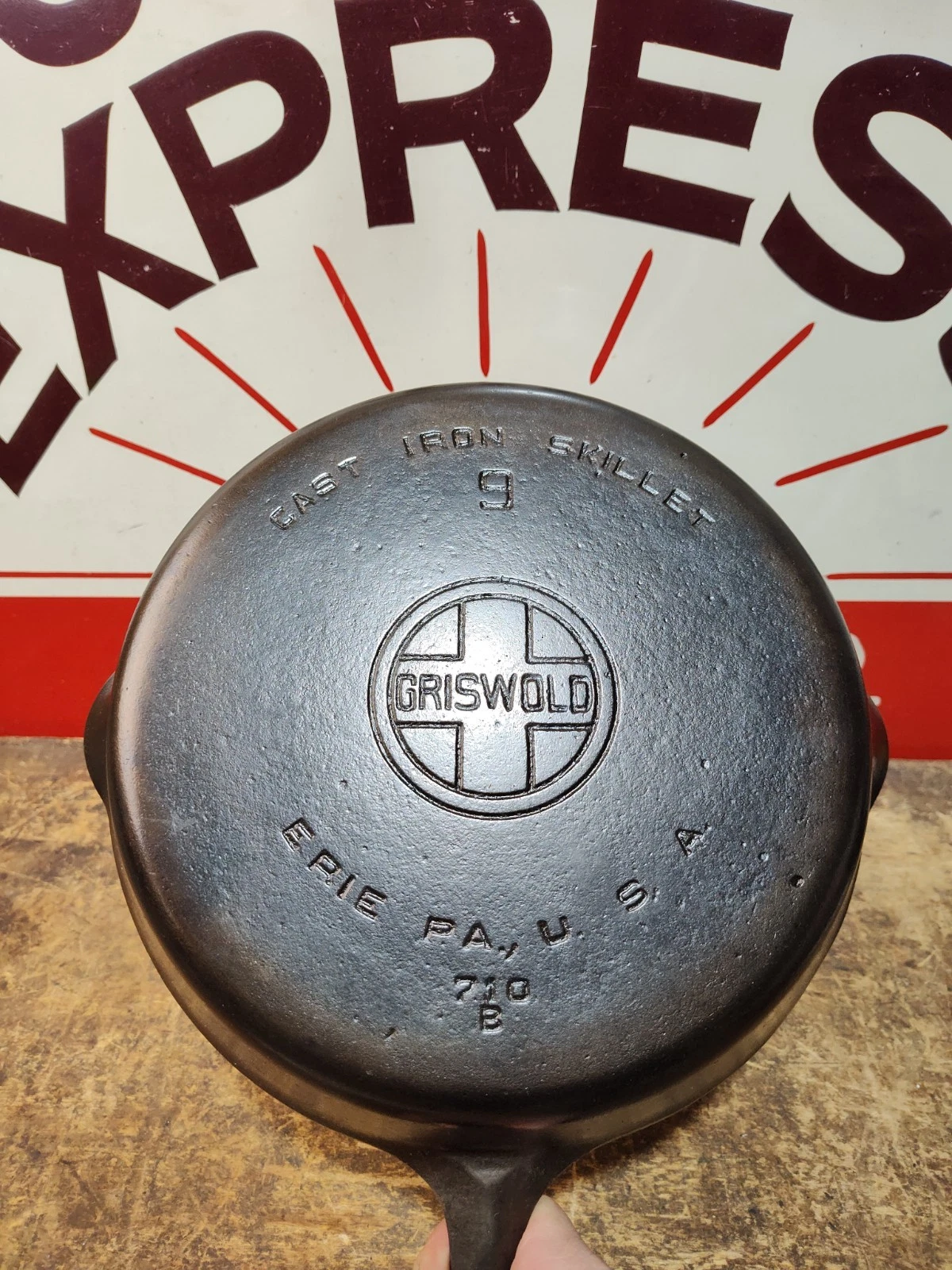 "Fully Restored" GRISWOLD CAST IRON #9 SKILLET Large Logo 11" Seasoned