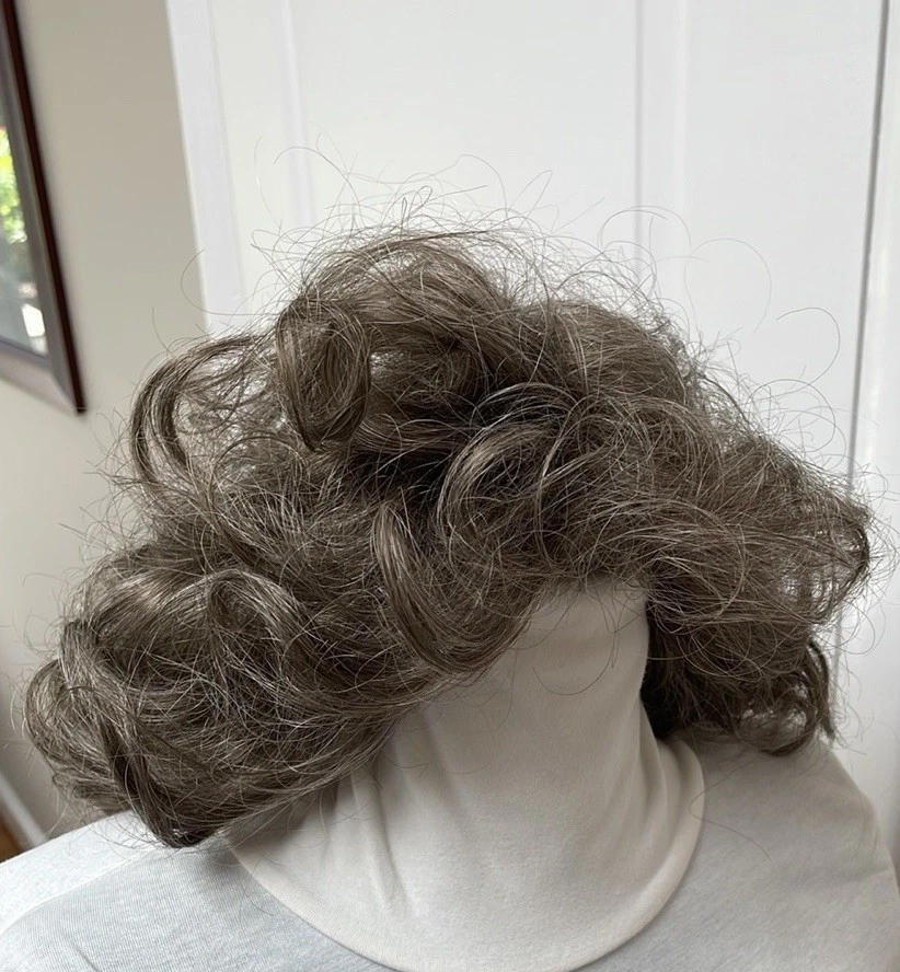 Peluca rizada marrón promedio Paula Young Melody Color 38. Foto 4 de 4