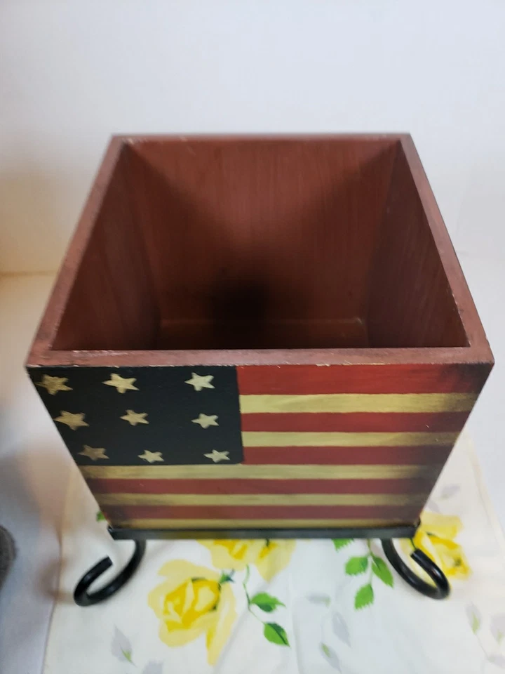 WOODEN LIDDED PATRIOTIC BOX WITH Cast Iron Stand. Match Box Fire Place Storage - Image 4 of 4